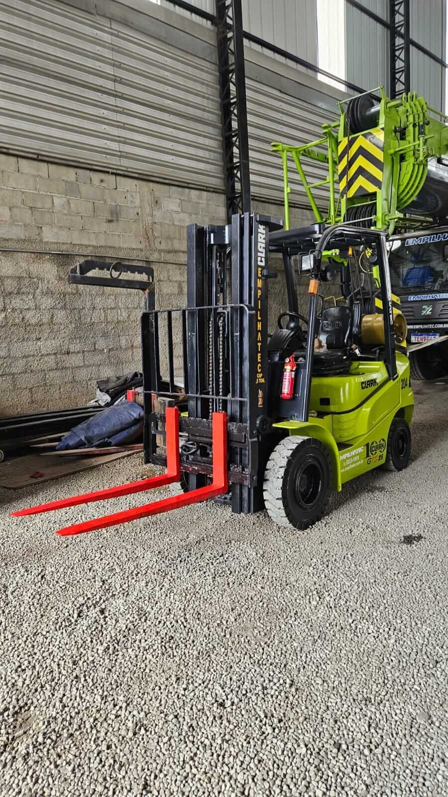 LOCAÇÃO EMPILHADEIRA JF